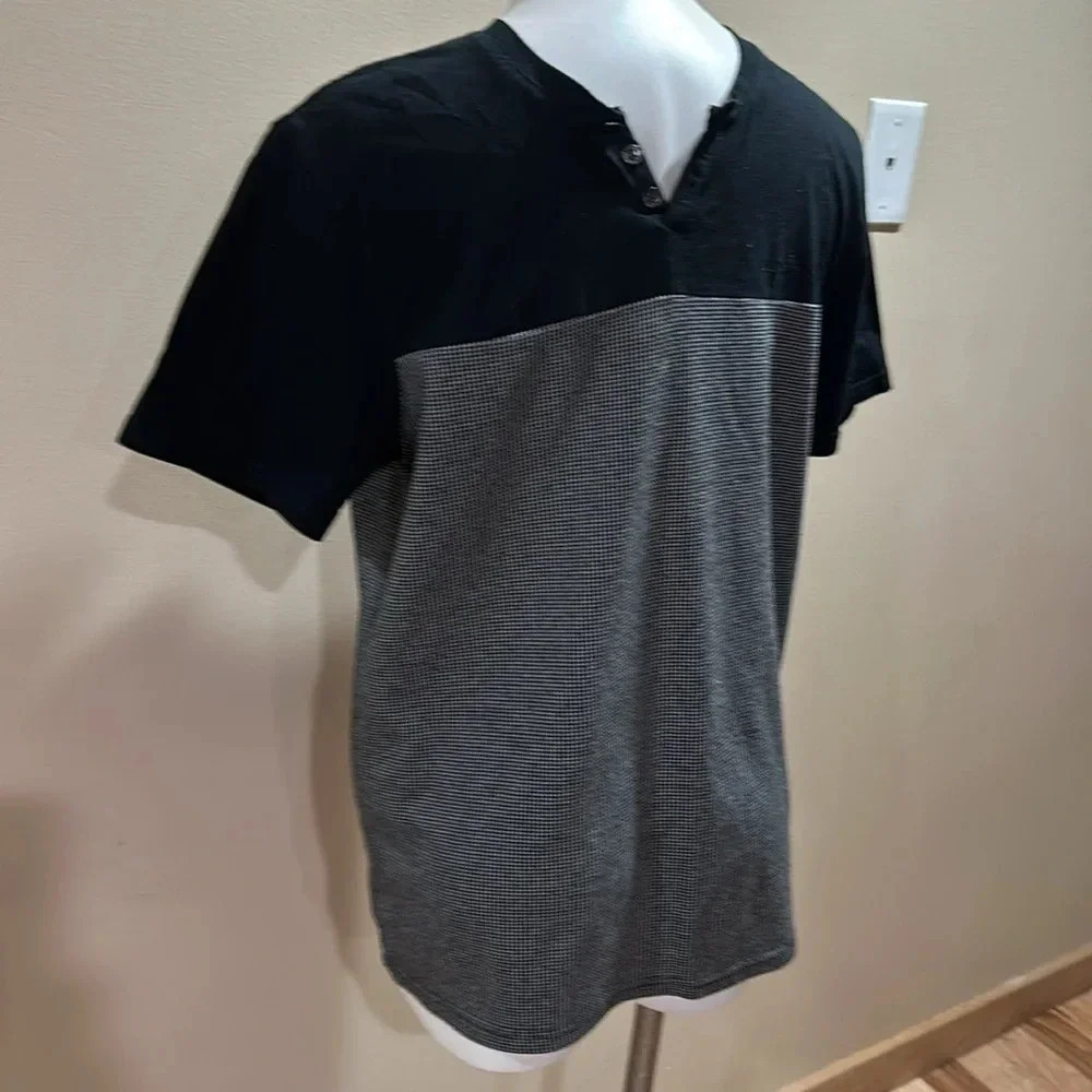 Guess men’s T Shirt - Picture 2 of 7
